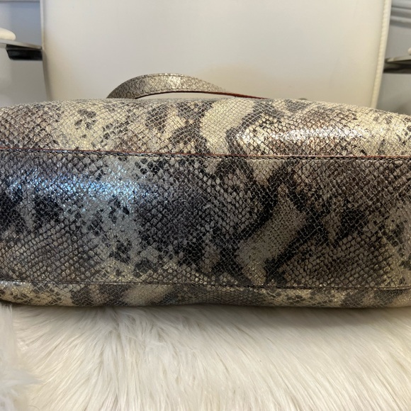 Snake print Tote - Picture 9 of 14